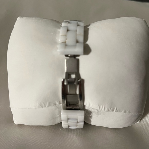 CHANEL “J12” Style White Ceramic Watch - Picture 4 of 6